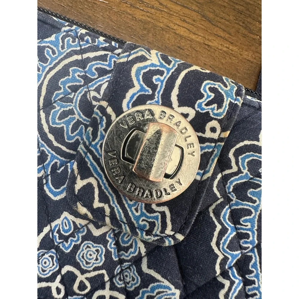 Vera Bradley Turnlock Wallet Navy Blue White Paisley Quilted Cotton‎ Zip Around